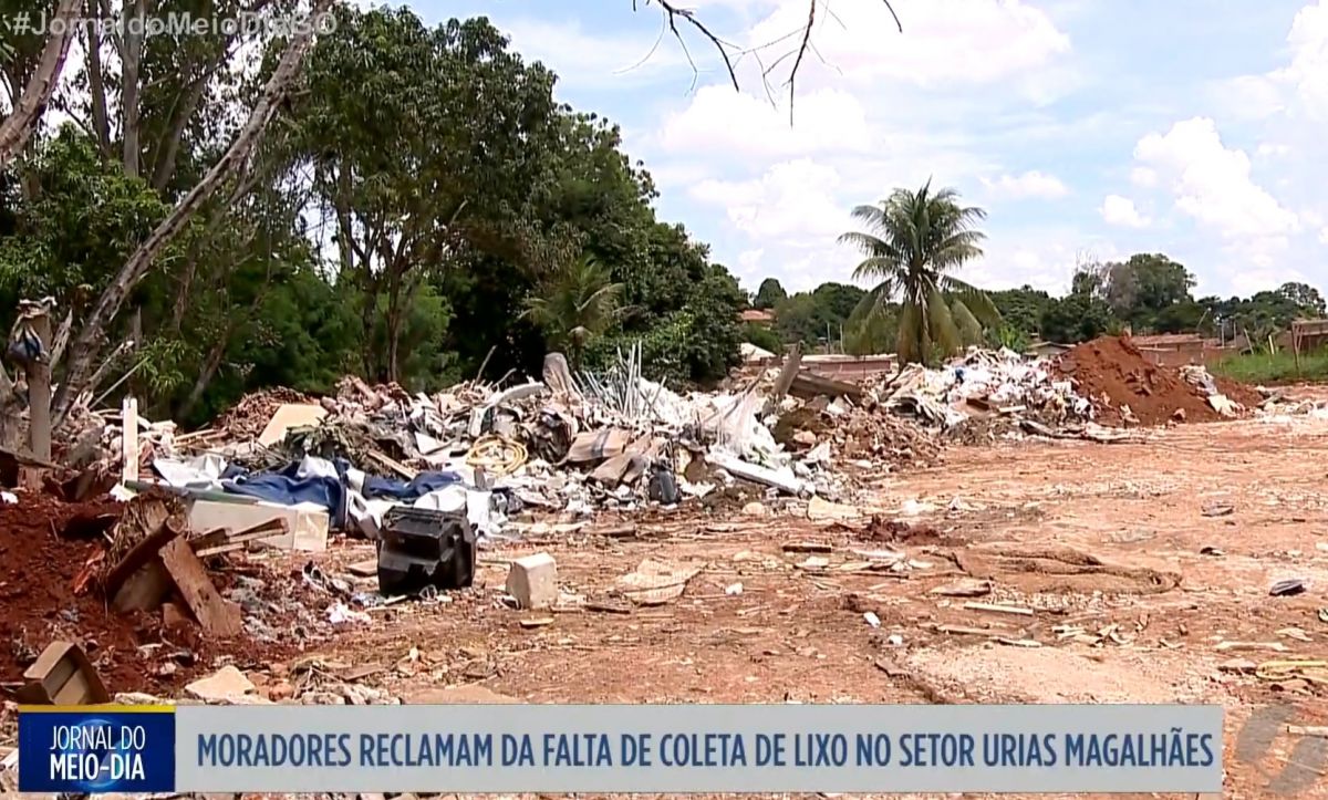 Crise do lixo: Moradores do Urias Magalhães reclamam da falta de coleta